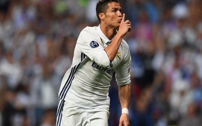 101博体育精华-安德里希被换下时全场起立鼓掌